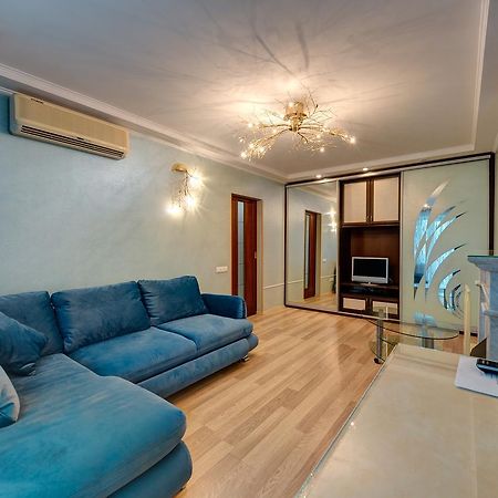 Apartamenty Na Dragomirova 10A Kiev Dış mekan fotoğraf