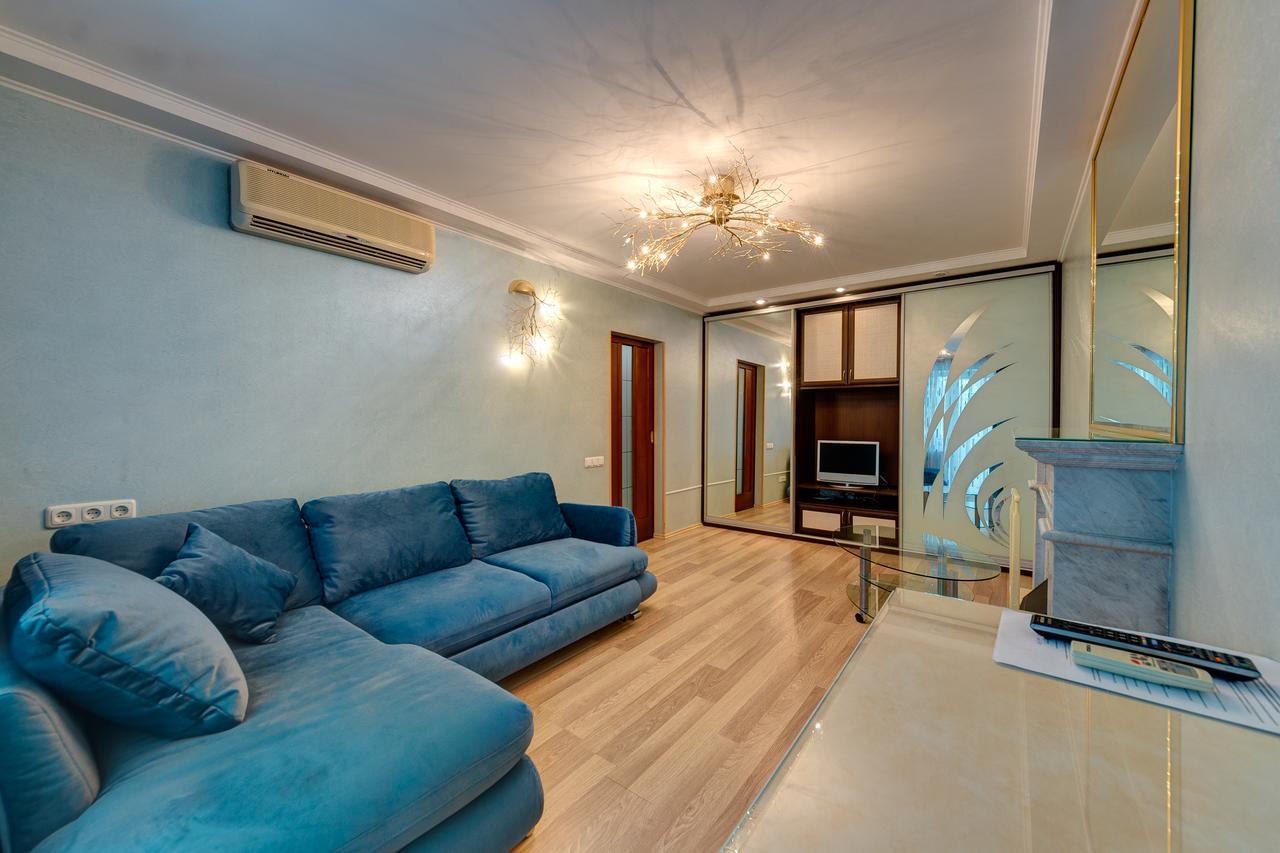 Apartamenty Na Dragomirova 10A Kiev Dış mekan fotoğraf