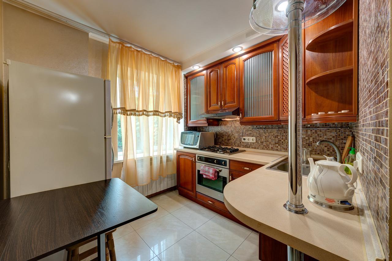 Apartamenty Na Dragomirova 10A Kiev Dış mekan fotoğraf