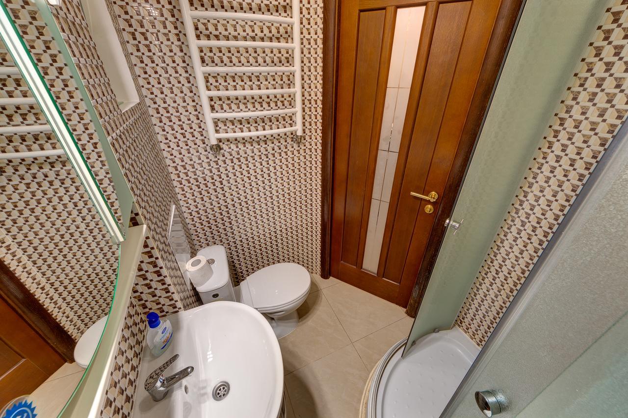 Apartamenty Na Dragomirova 10A Kiev Dış mekan fotoğraf