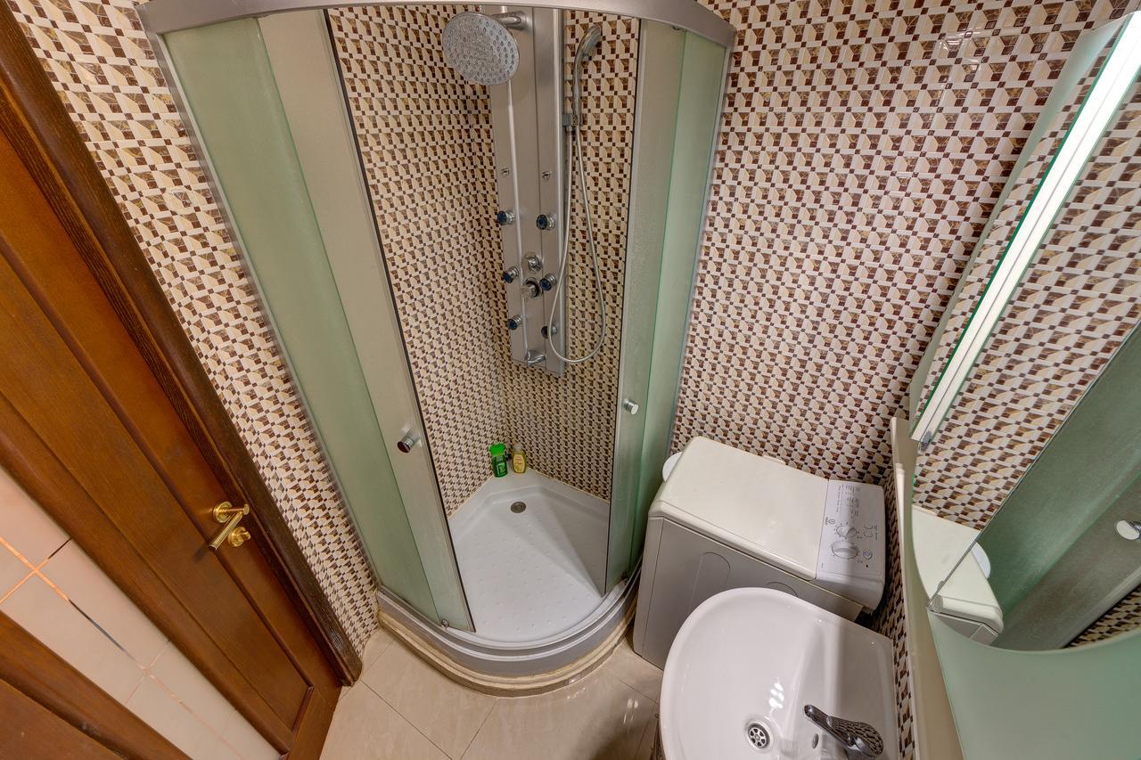 Apartamenty Na Dragomirova 10A Kiev Dış mekan fotoğraf